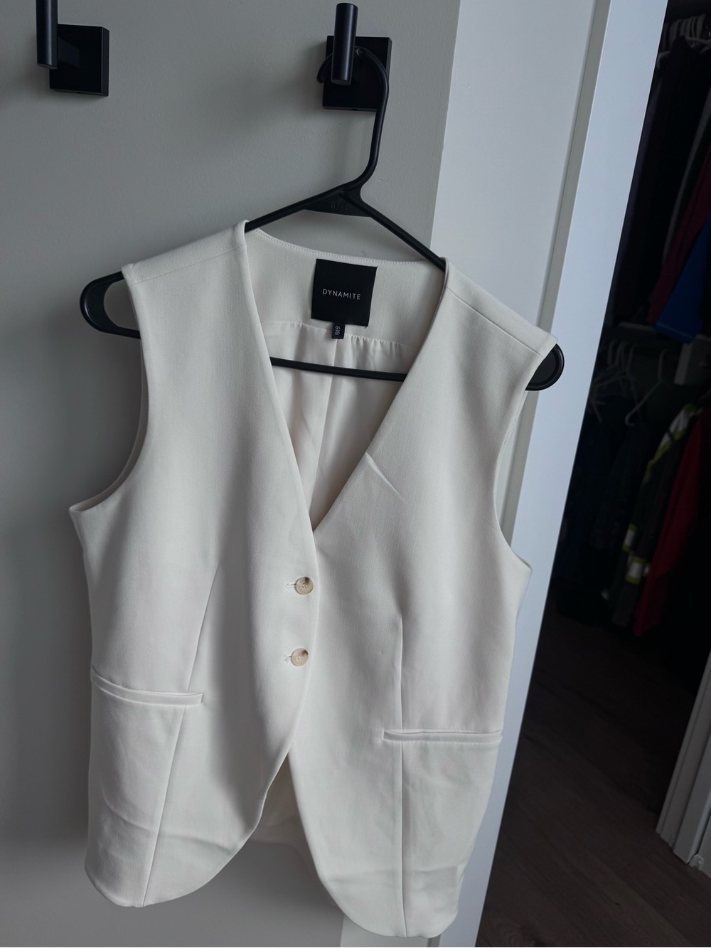 Dynamite Off-White Tailored Sleeveless Vest